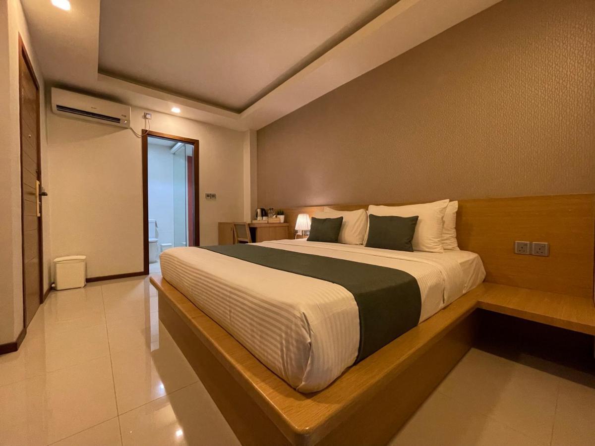 Huvan Beach Hotel At Хулхумале Экстерьер фото