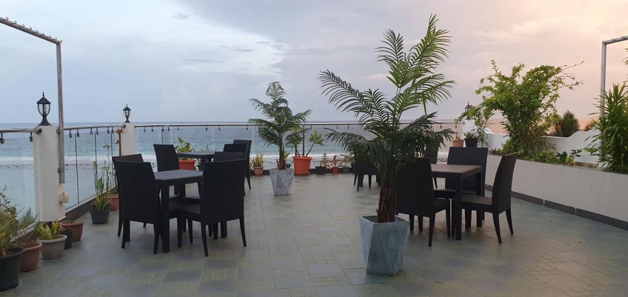 Huvan Beach Hotel At Хулхумале Экстерьер фото
